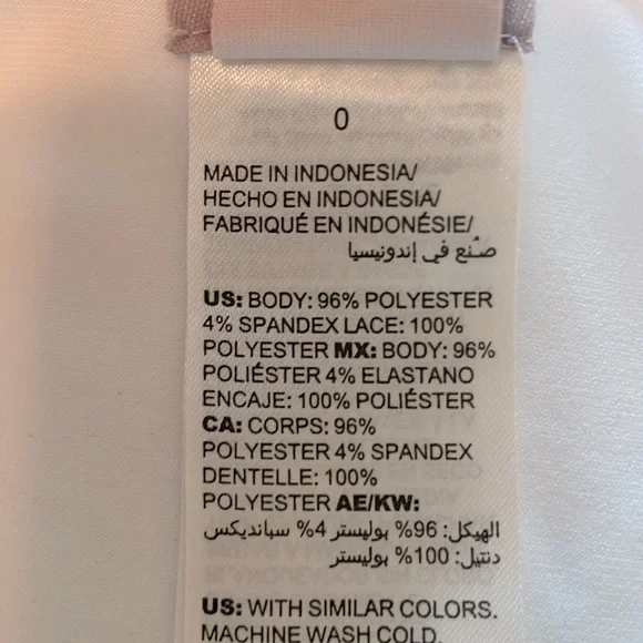 Chico’s Swirled Lace Flutter-Sleeve Top Size 4 - Picture 7 of 10